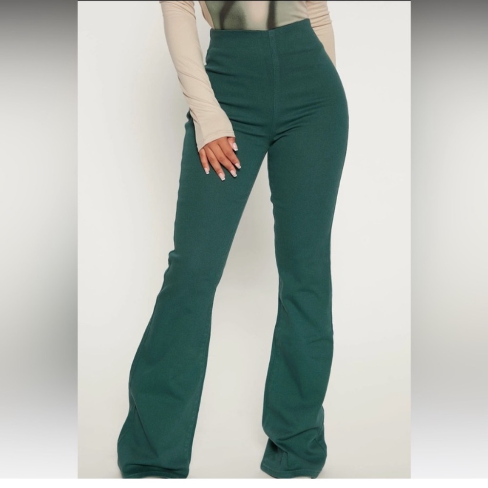 Fashion Nova Pull On No Gap Stretch Flare Jeans 💚